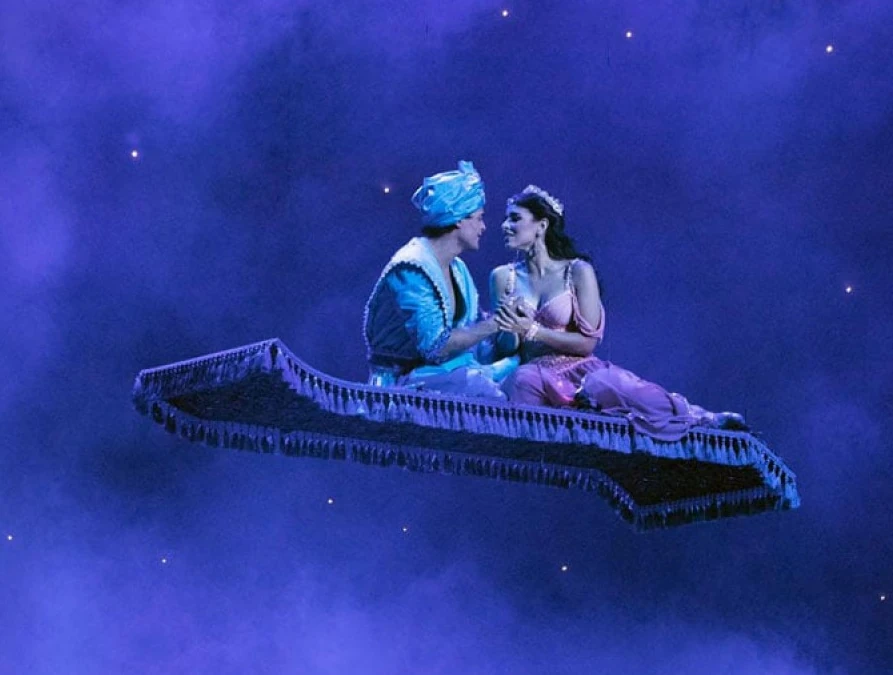 aladdin alfombra noche
