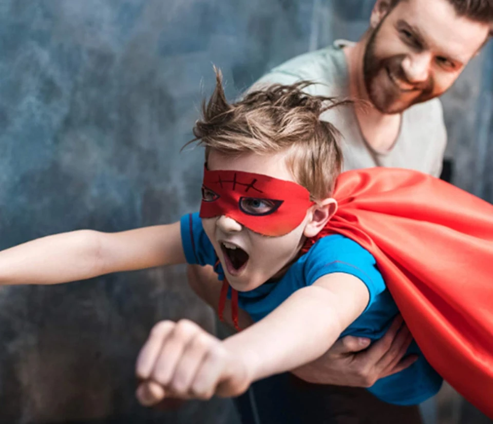 nino padre superheroe