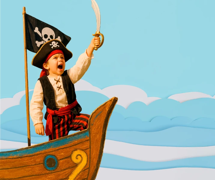 nino pirata barco