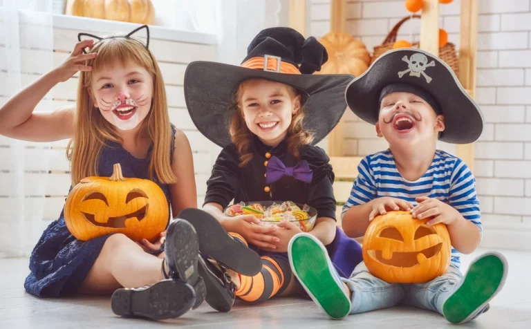 ninos disfraz halloween risas
