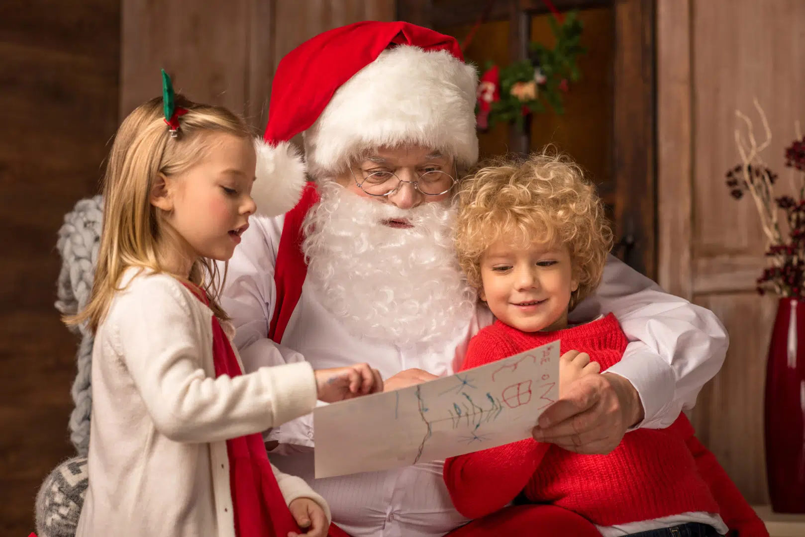 papá noel leyendo cartas